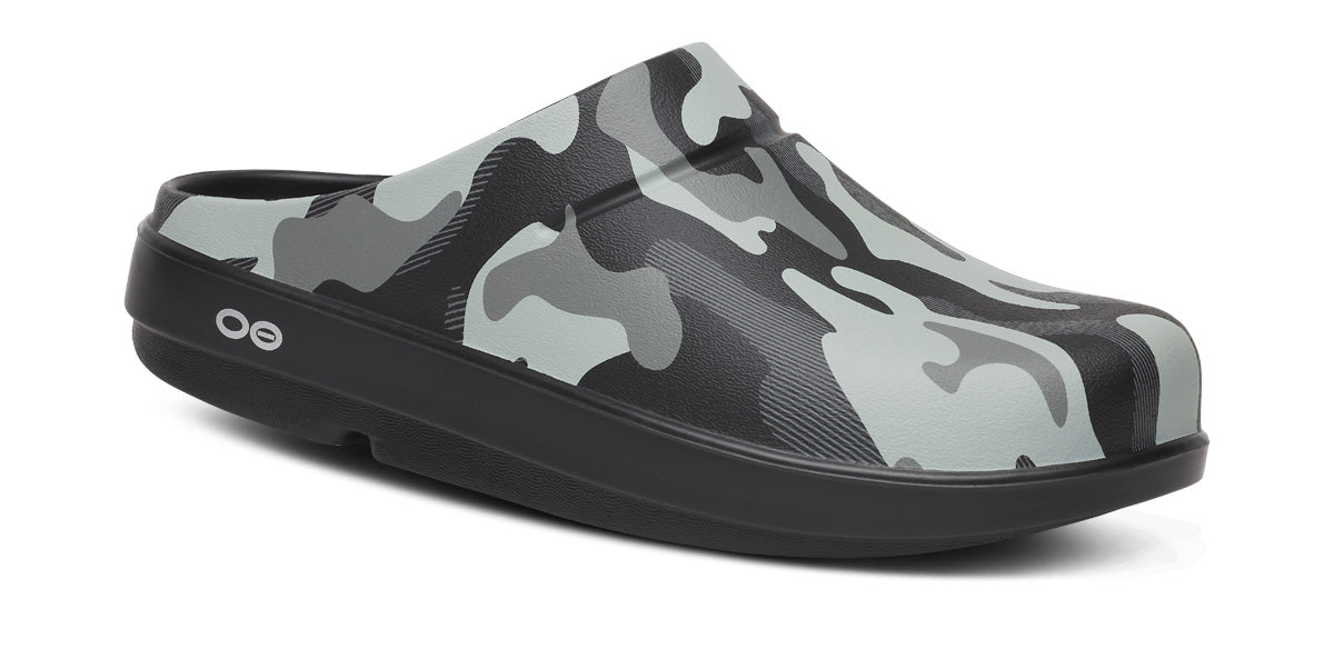 Men's OOcloog Luxe Clog - Night Camo