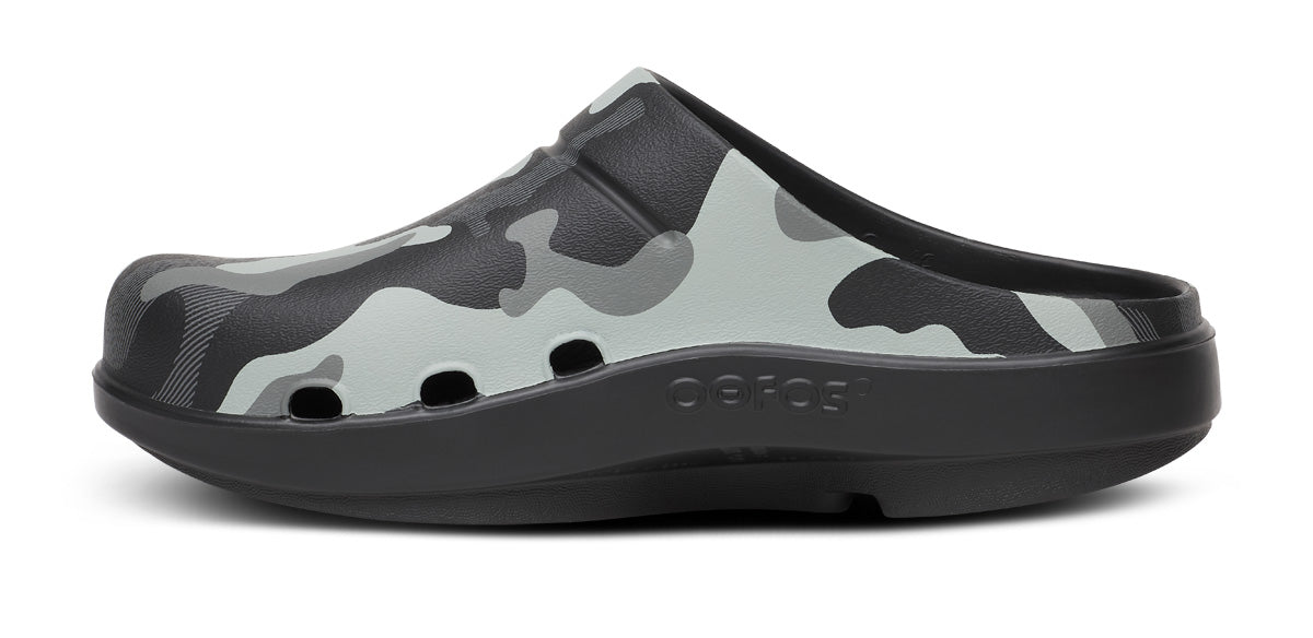 Men's OOcloog Luxe Clog - Night Camo