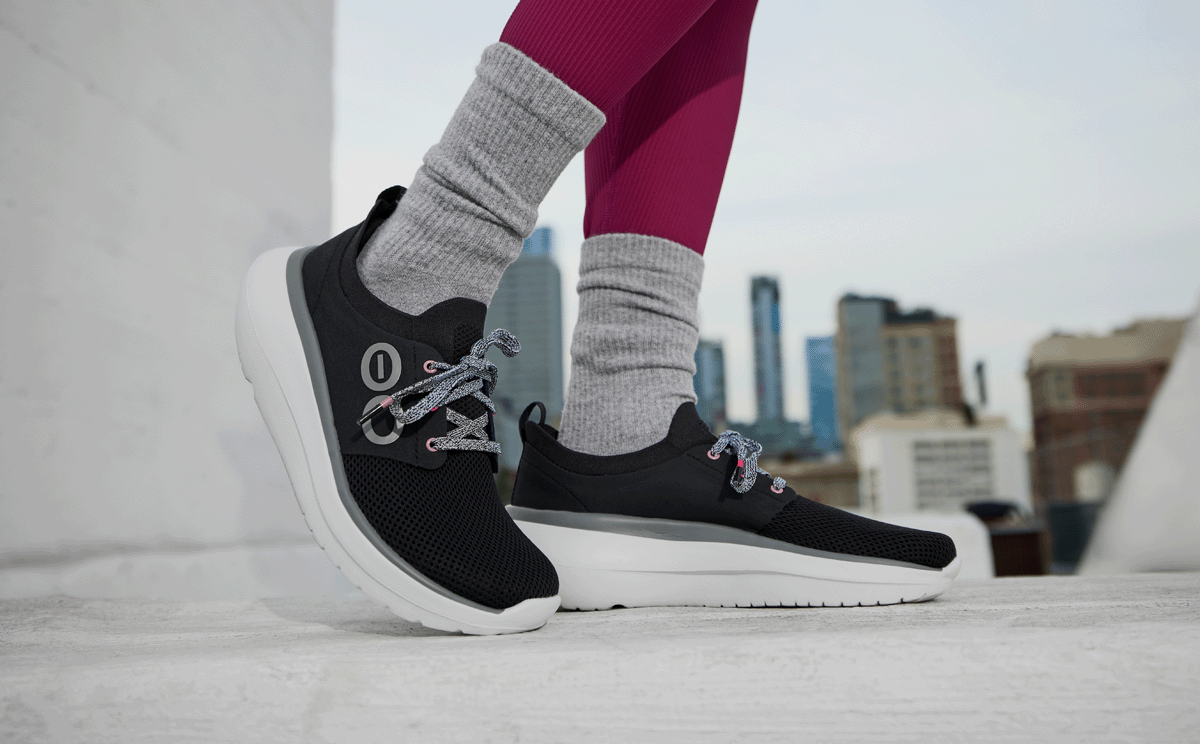 Women's OOmy Stride - White Black