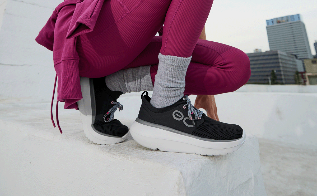 Women's OOmy Stride - White Black